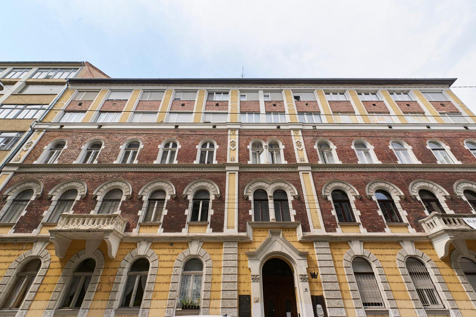 U Home Central Budapest Exteriör bild