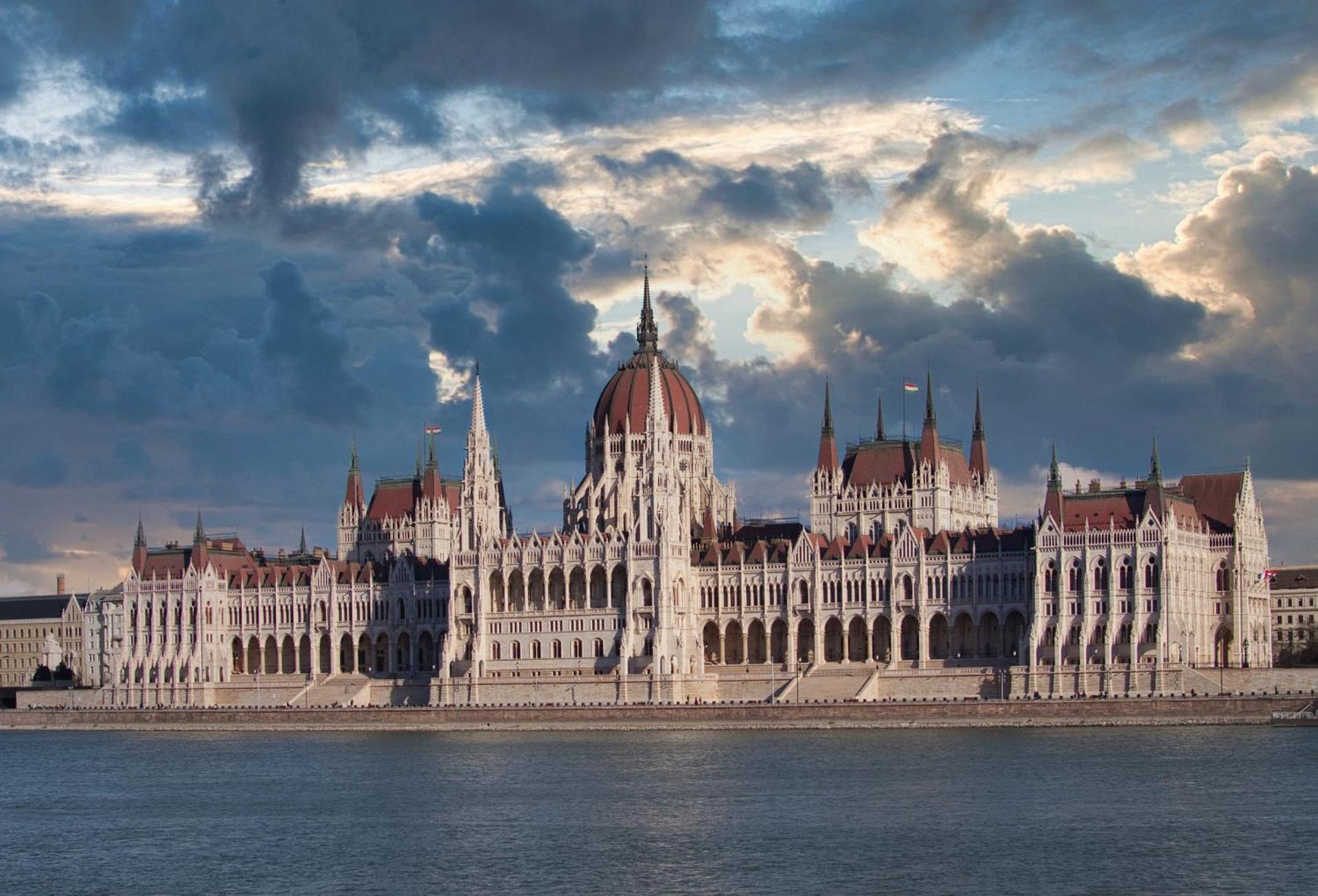 U Home Central Budapest Exteriör bild