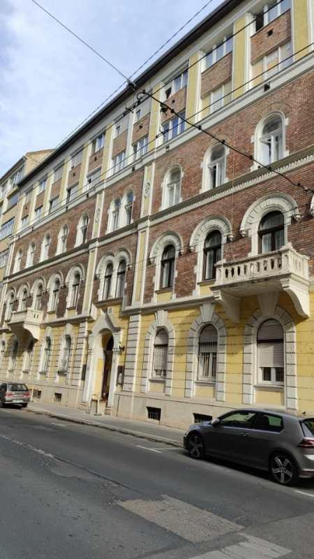 U Home Central Budapest Exteriör bild